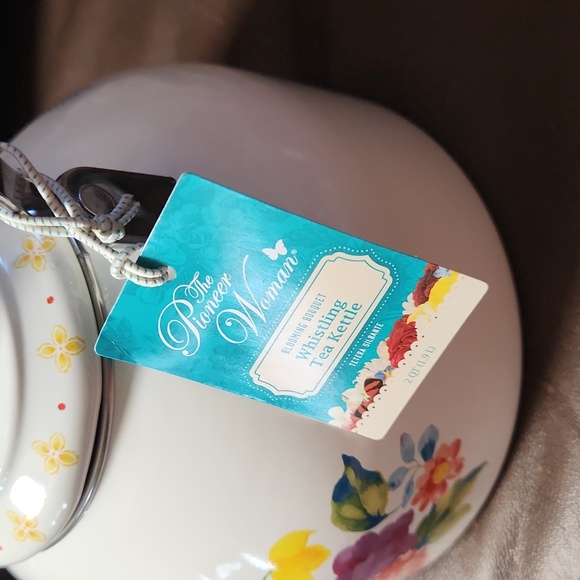 BNWT Pioneer Woman Blooming Bouquet WHISTLING tea kettle. - Picture 6 of 9